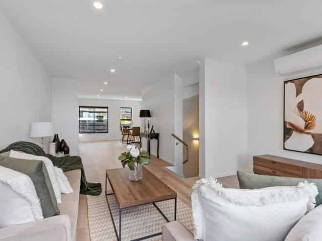 2/25 Warren Avenue, Three Kings