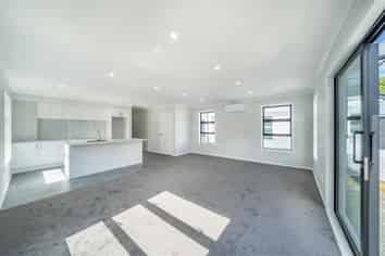  4C Pohutukawa Street, Woburn