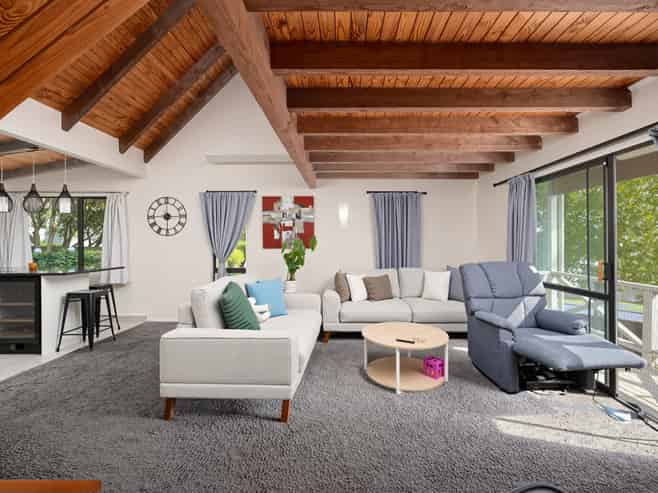 2 Raelene Place, Massey