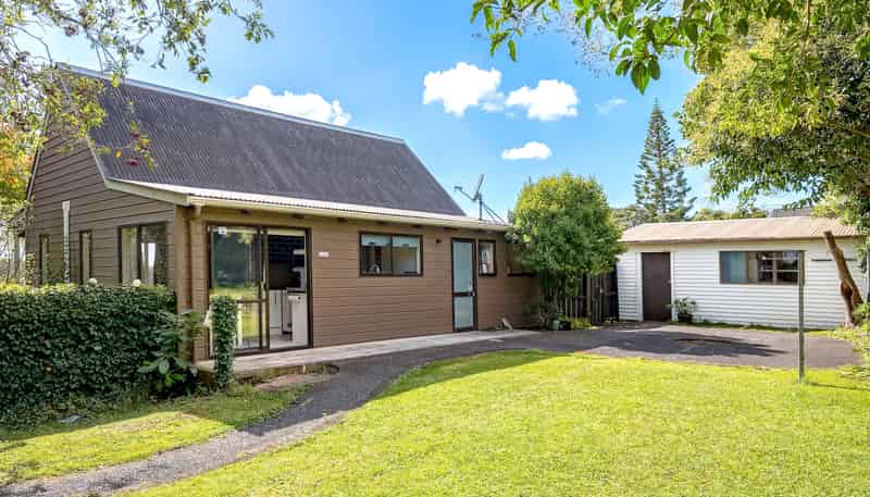 2 Raelene Place, Massey