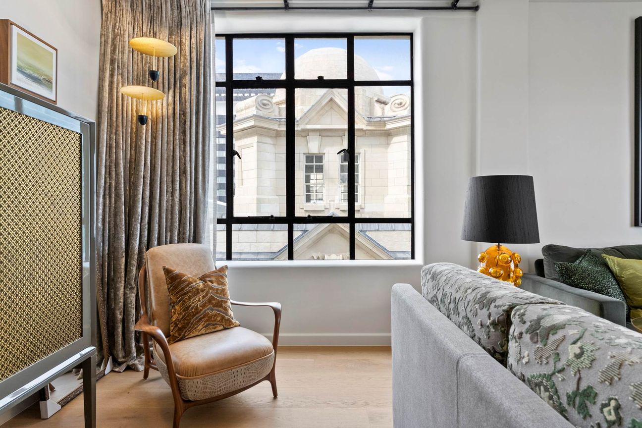 Timeless Character Meets Bespoke Luxury - Więcej