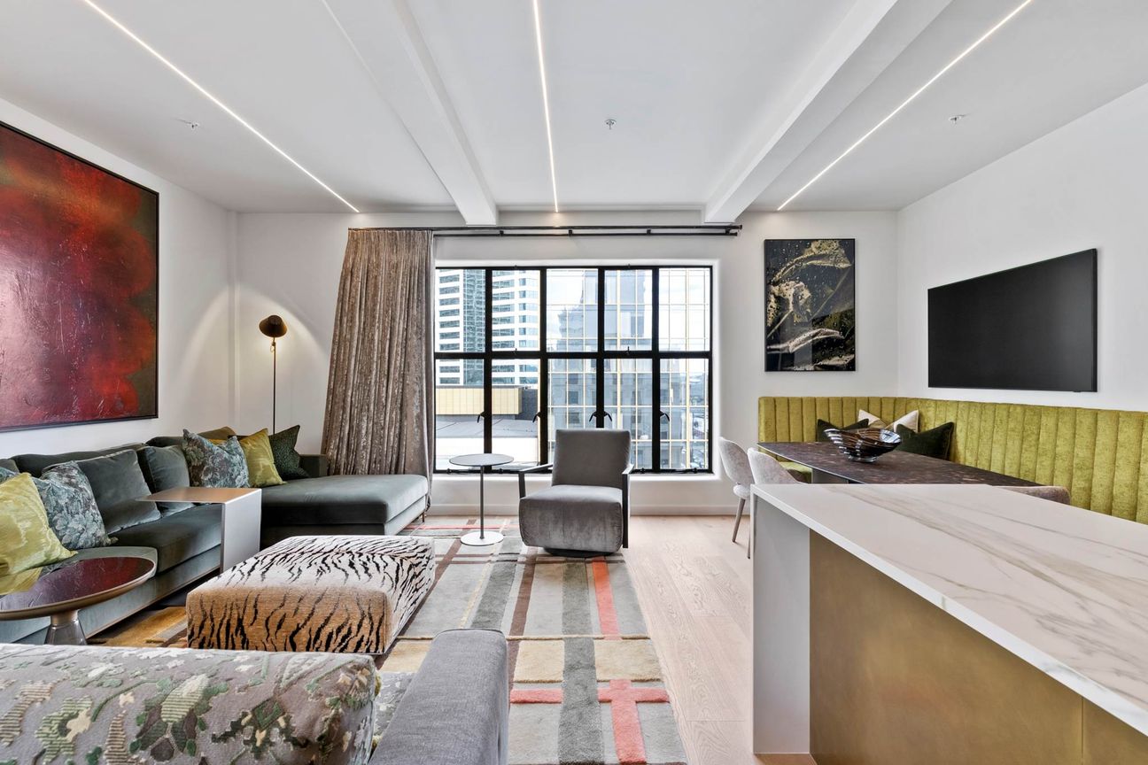 Timeless Character Meets Bespoke Luxury - Widok 6