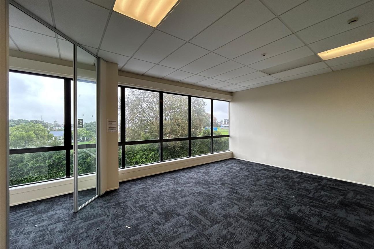 Savills | Refurbished Warehouse Unit - Görünüm 5