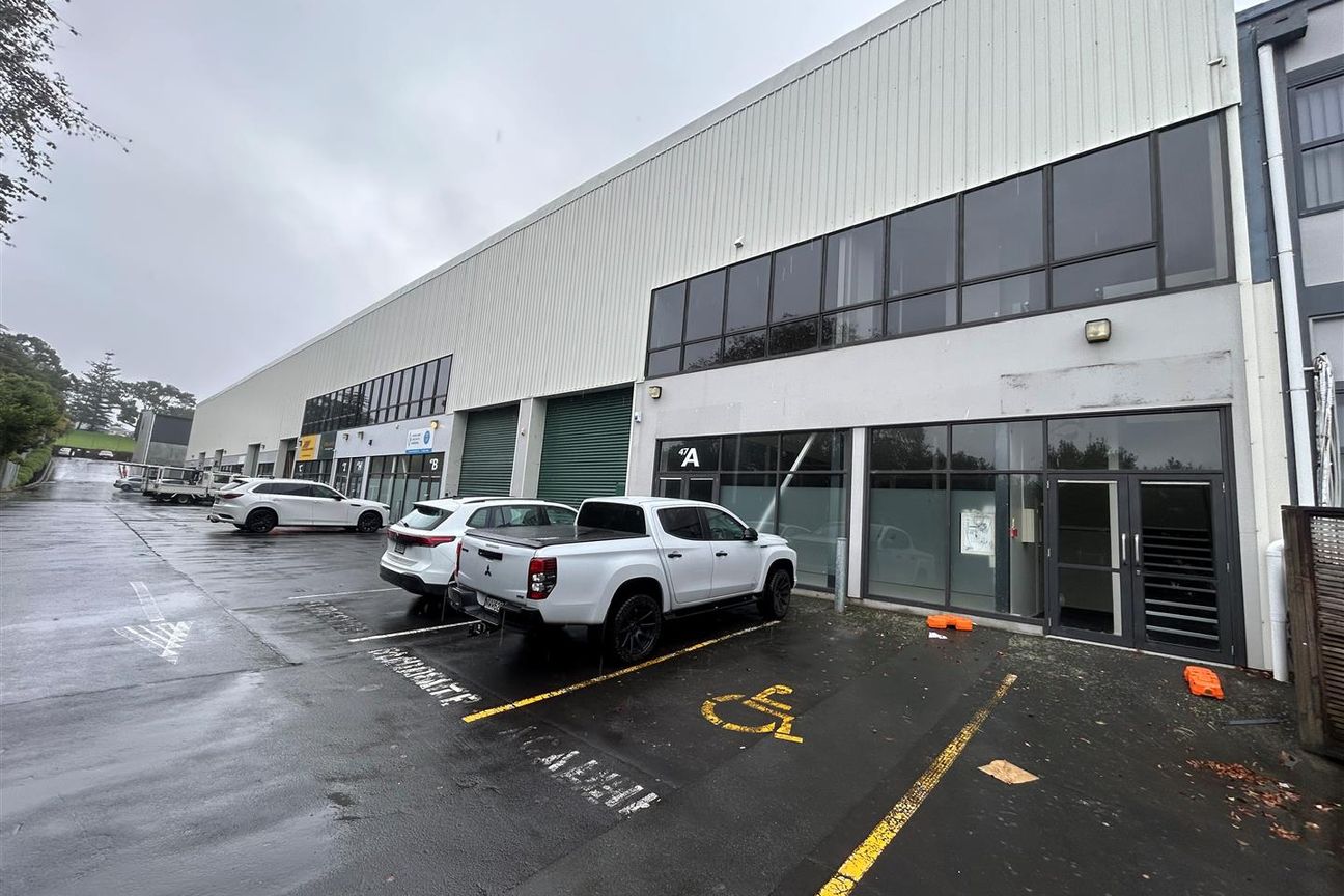 Savills | Refurbished Warehouse Unit - Daha fazla