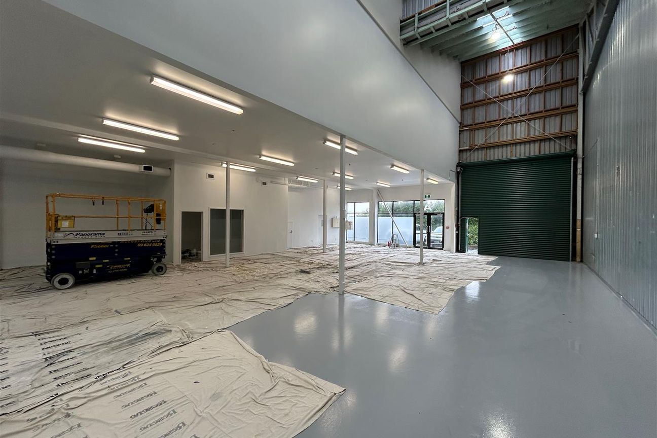 Savills | Refurbished Warehouse Unit - Görünüm 2