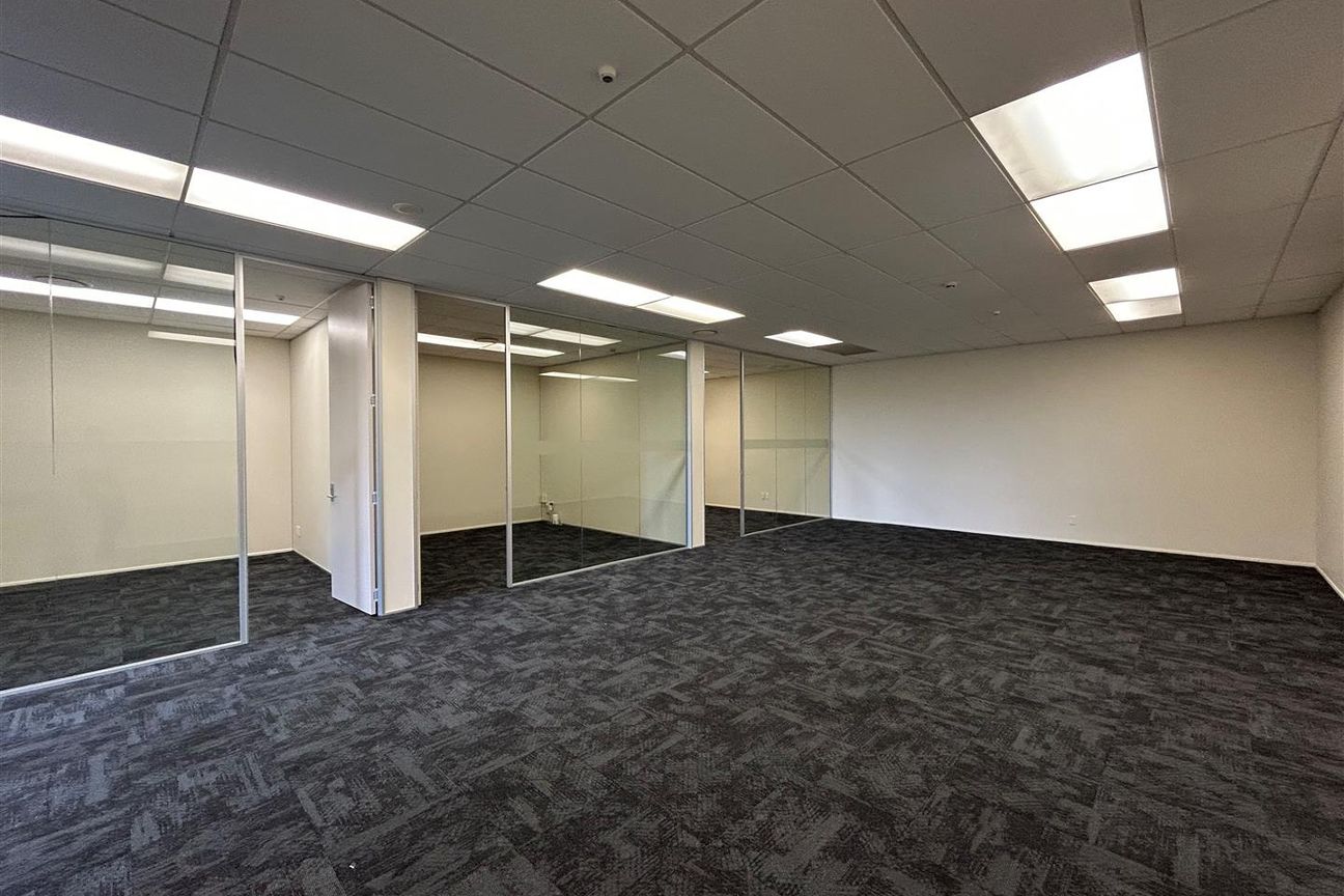 Savills | Refurbished Warehouse Unit - Görünüm 4