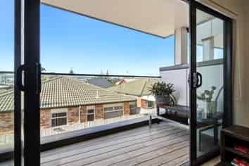 8/35 Centreway Road, Orewa