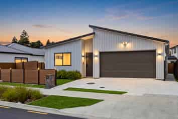 18 & 20 Furlough Road, Opaheke