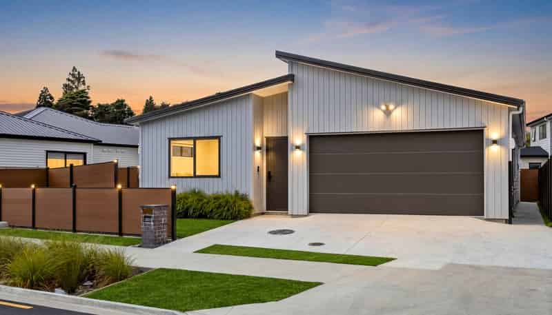 18 & 20 Furlough Road, Opaheke