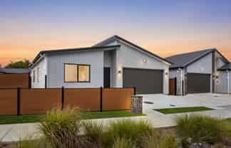 18 & 20 Furlough Road, Opaheke