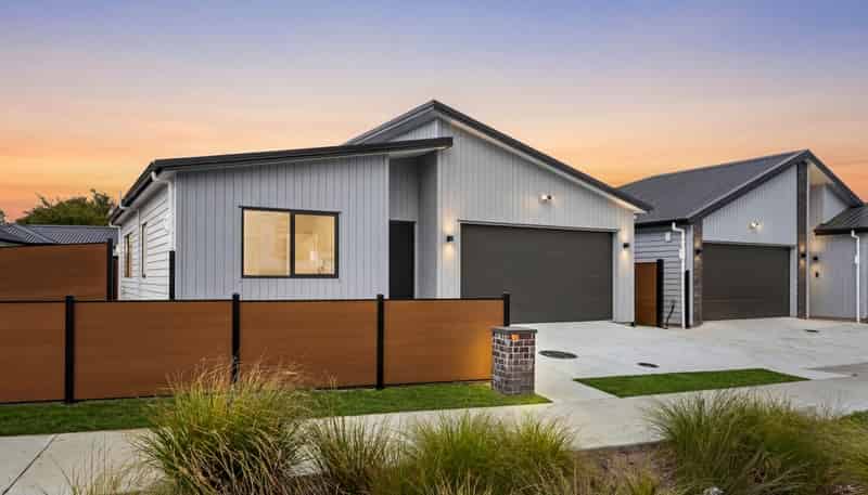 18 & 20 Furlough Road, Opaheke