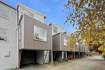 6/3 Grove Road, Addington