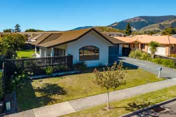 18 Best Place, Stoke