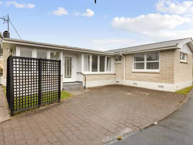 35 Sandwich Road, Saint Andrews