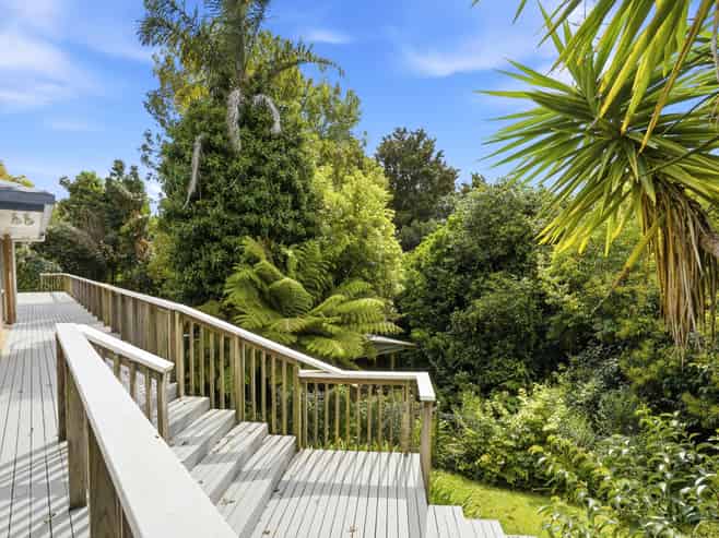 221 Point View Drive, East Tamaki Heights