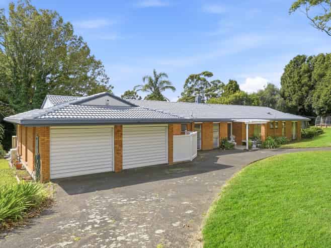 221 Point View Drive, East Tamaki Heights