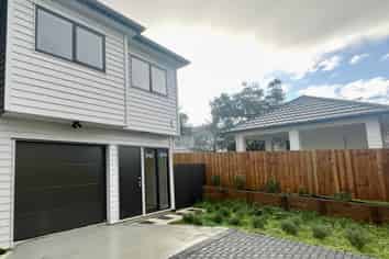 8D Minaret Drive, Bucklands Beach