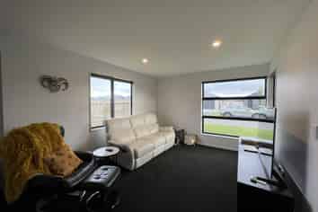 66  Oaks Drive, Lincoln