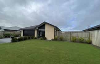 66  Oaks Drive, Lincoln