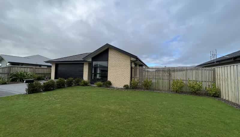 66  Oaks Drive, Lincoln