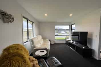 66  Oaks Drive, Lincoln