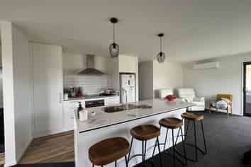 66  Oaks Drive, Lincoln