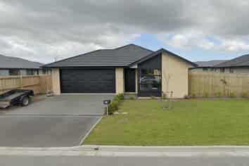 66  Oaks Drive, Lincoln