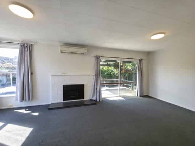 909A Dufferin Street, Akina