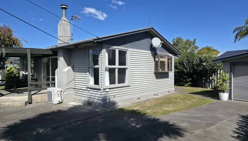 909A Dufferin Street, Akina