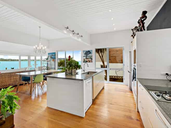 56 The Parade, Bucklands Beach