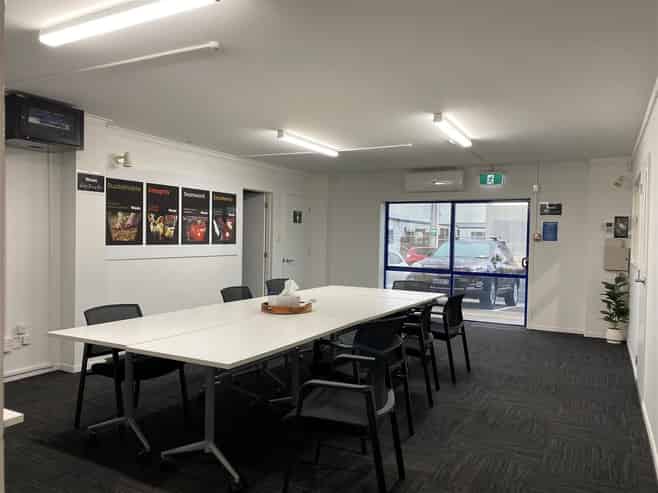 Good Mix of Office/ Workshop