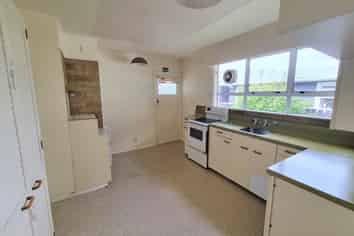 2 Denbigh Square, Feilding