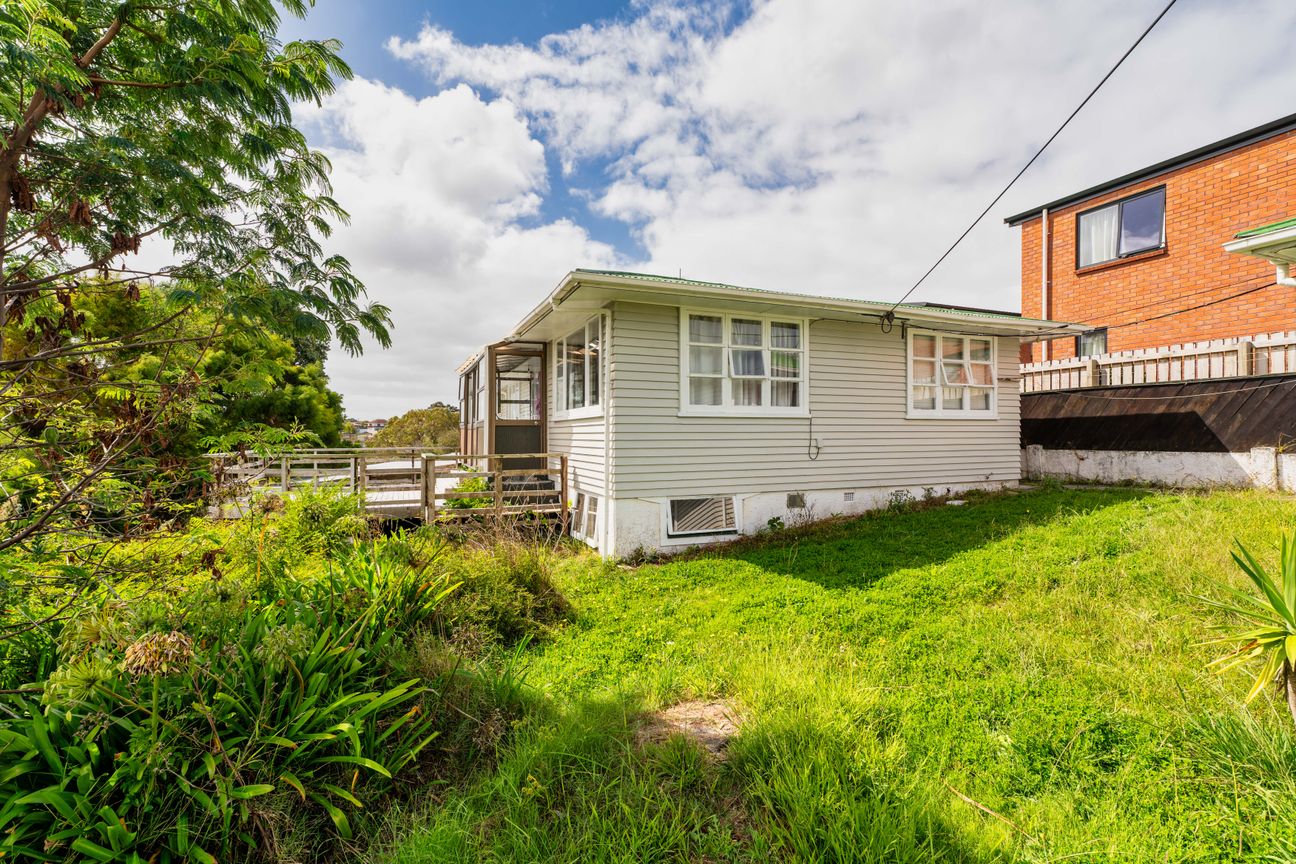 Mortgagee Sale - Prime Corner Site - Bild 3