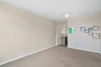 9/41 Barber Grove, Moera