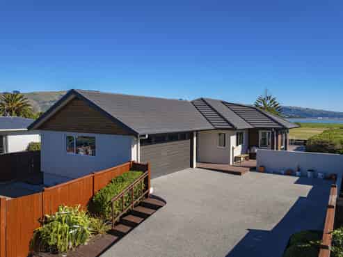 70 Rocking Horse Road, Southshore