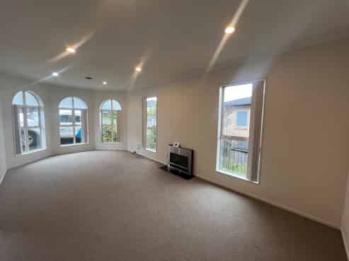 32 Bur Oak Terrace, Albany