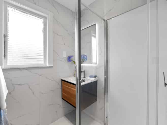 42 Williams Crescent, Otara