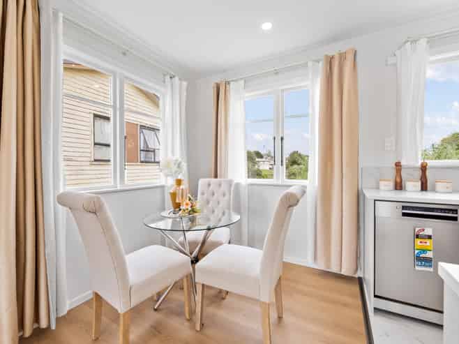 42 Williams Crescent, Otara