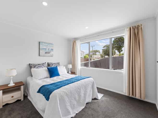 42 Williams Crescent, Otara