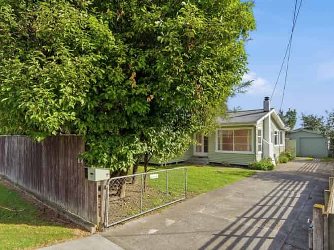 64 New Renwick Road, Burleigh