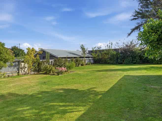 64 New Renwick Road, Burleigh