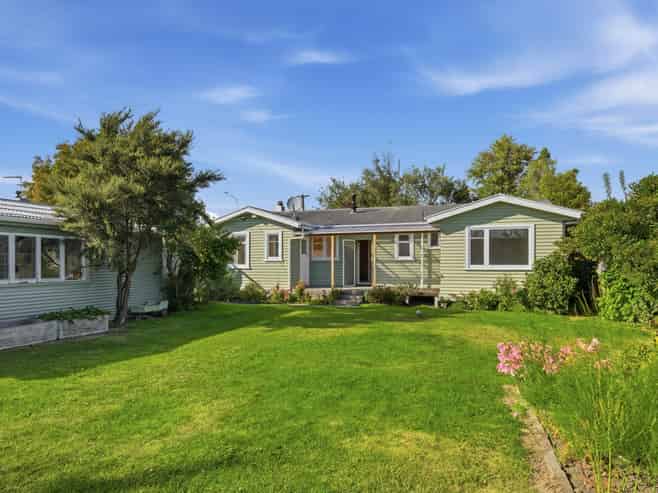 64 New Renwick Road, Burleigh