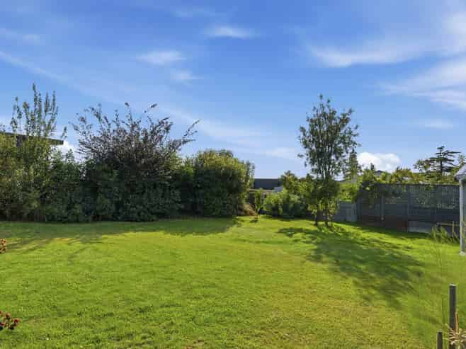 64 New Renwick Road, Burleigh