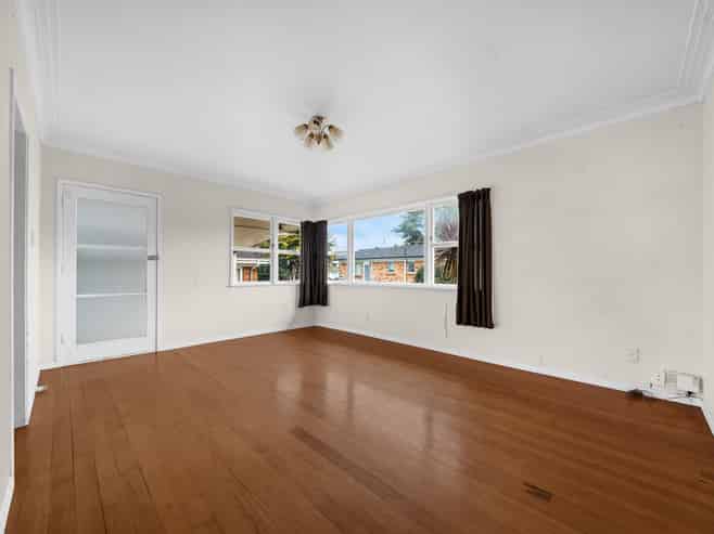 2/62 Great South Road, Papakura