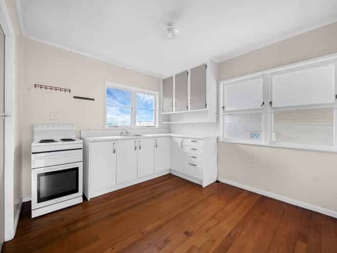 2/62 Great South Road, Papakura