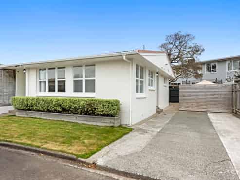 1/1 Saulbrey Grove, Woburn