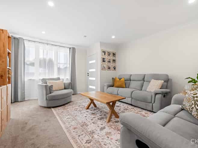 1/1 Saulbrey Grove, Woburn