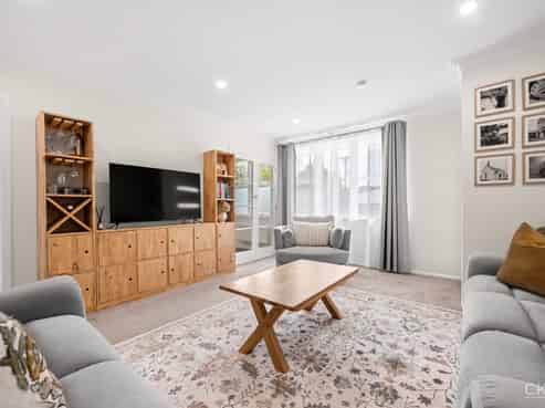 1/1 Saulbrey Grove, Woburn