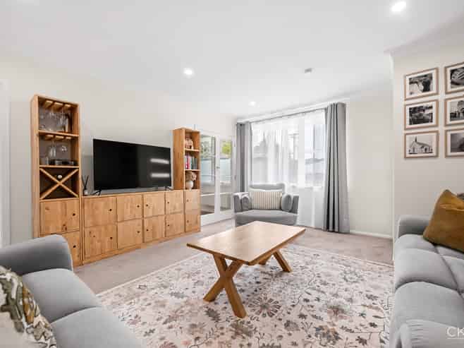 1/1 Saulbrey Grove, Woburn