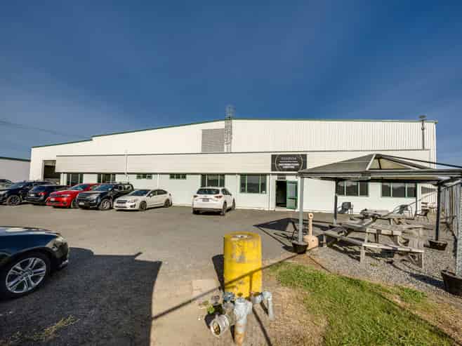 Large 6186m² Whakatu Warehouse
